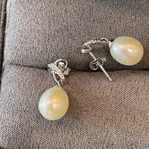 14k white gold stud earrings with Drop Pearl